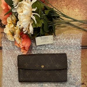 VINTAGE LOUIS VUITTON MONOGRAM SARAH WALLET